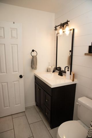 3740 N Oak Point Avenue, Springfield, MO 65803