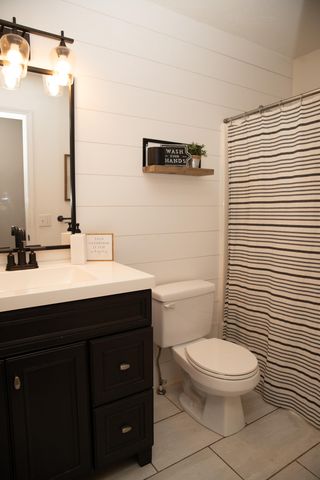 3740 N Oak Point Avenue, Springfield, MO 65803