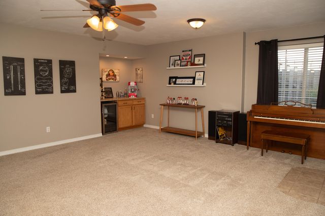 3740 N Oak Point Avenue, Springfield, MO 65803