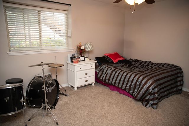 3740 N Oak Point Avenue, Springfield, MO 65803