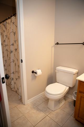 3740 N Oak Point Avenue, Springfield, MO 65803