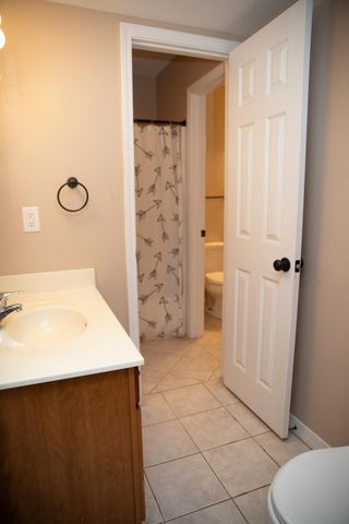 3740 N Oak Point Avenue, Springfield, MO 65803