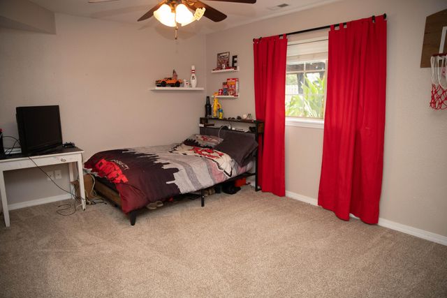 3740 N Oak Point Avenue, Springfield, MO 65803