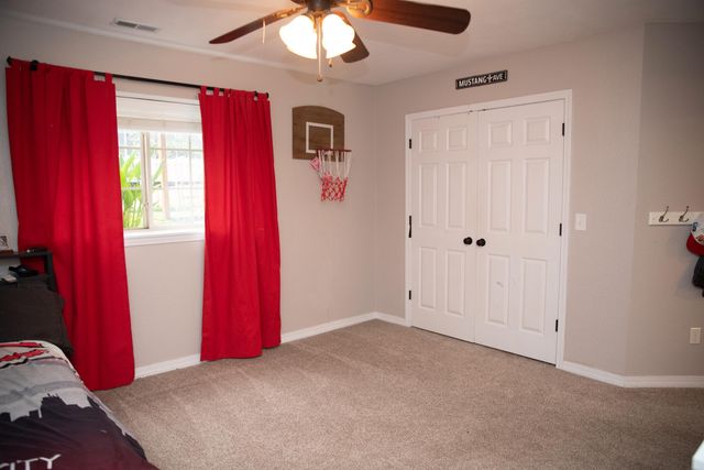 3740 N Oak Point Avenue, Springfield, MO 65803