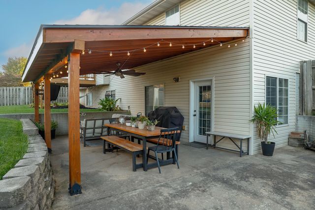 3740 N Oak Point Avenue, Springfield, MO 65803