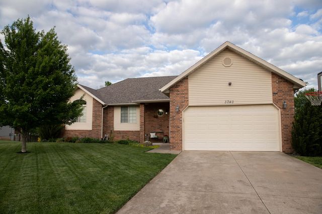 3740 N Oak Point Avenue, Springfield, MO 65803