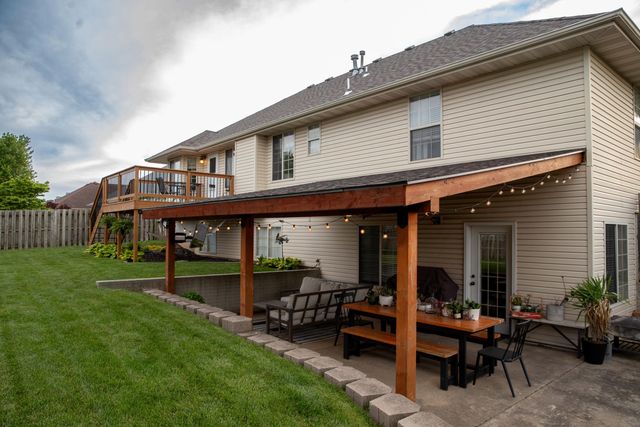 3740 N Oak Point Avenue, Springfield, MO 65803