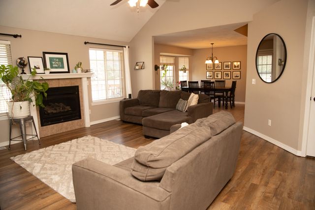 3740 N Oak Point Avenue, Springfield, MO 65803