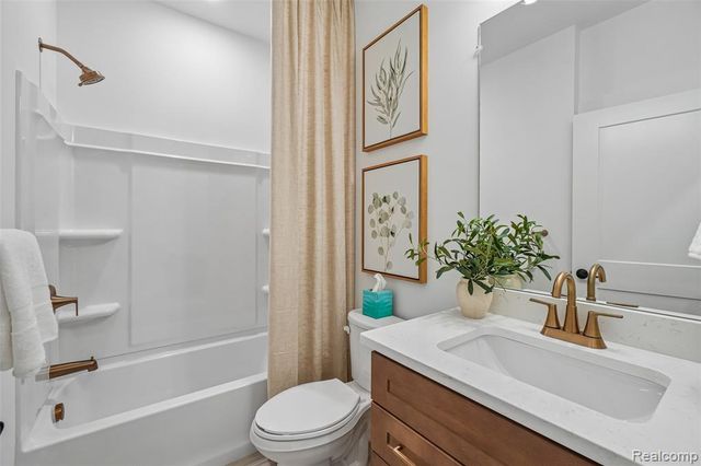 3065 Wyvern, Lake Orion, MI 48359