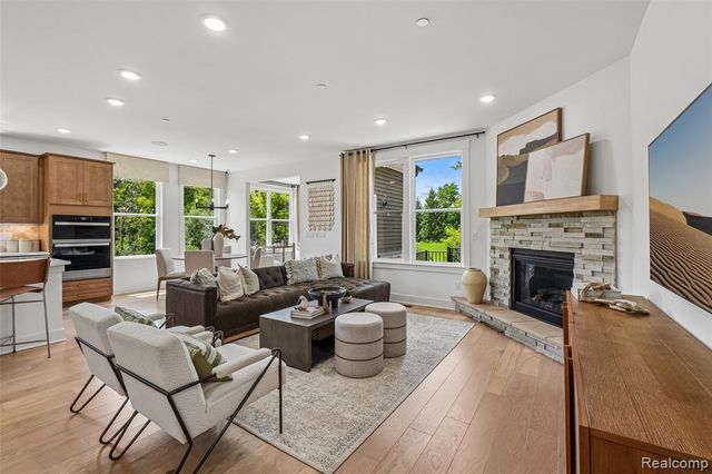 3065 Wyvern, Lake Orion, MI 48359