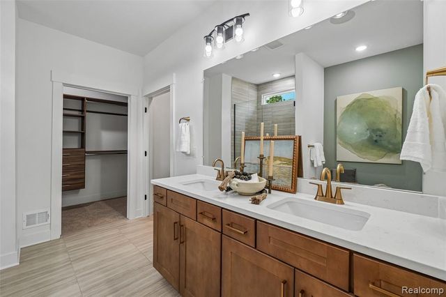 3065 Wyvern, Lake Orion, MI 48359