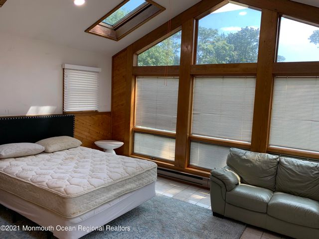 135 Ampere Avenue, Oakhurst, NJ 07755