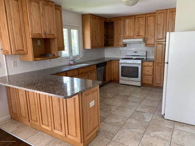 135 Ampere Avenue, Oakhurst, NJ 07755