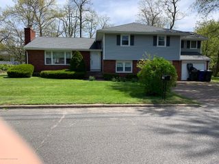 135 Ampere Avenue, Oakhurst, NJ 07755