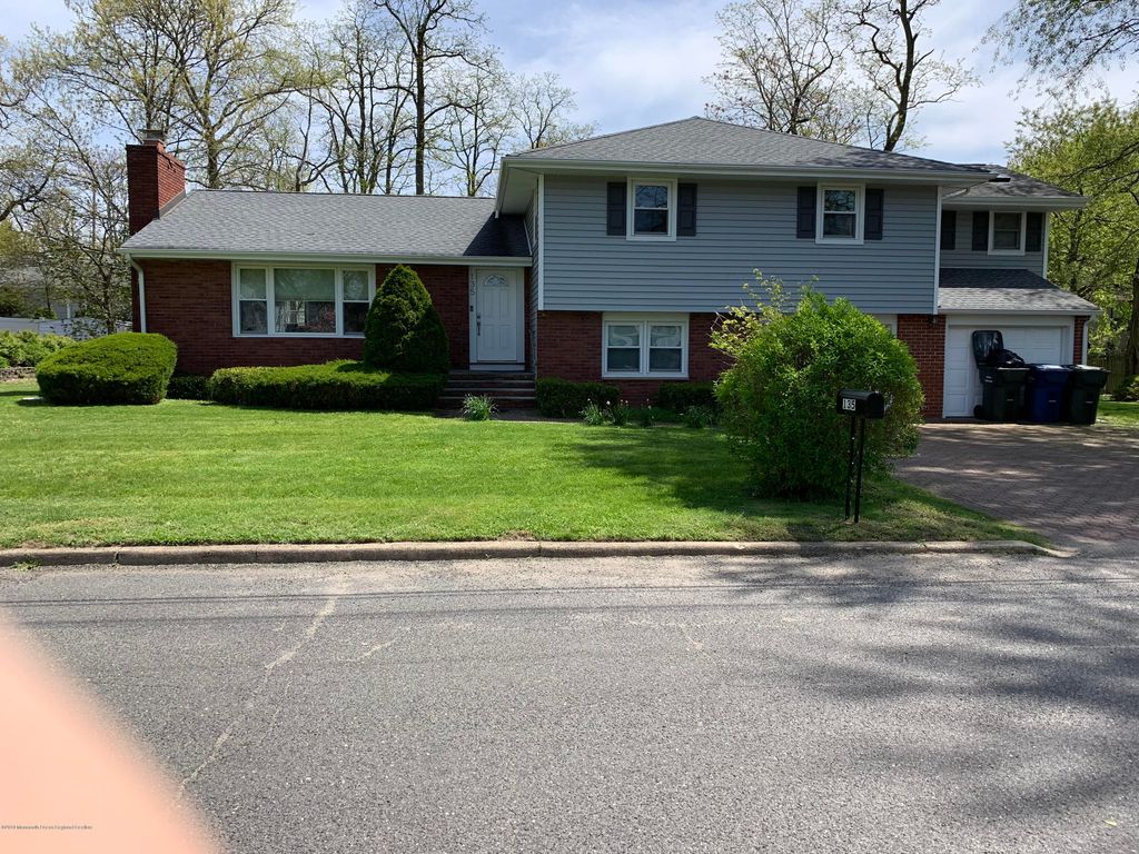 135 Ampere Avenue, Oakhurst, NJ 07755