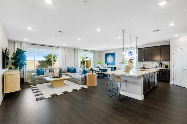 8085 Gwinn Cir, Elk Grove, CA 95757