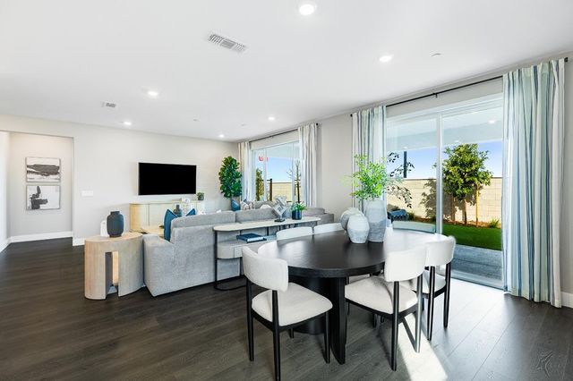 8085 Gwinn Cir, Elk Grove, CA 95757