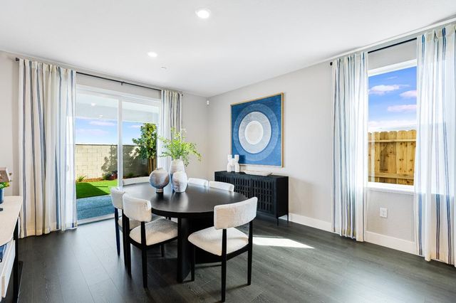 8085 Gwinn Cir, Elk Grove, CA 95757