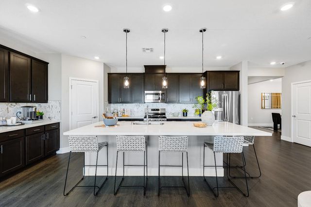 8085 Gwinn Cir, Elk Grove, CA 95757