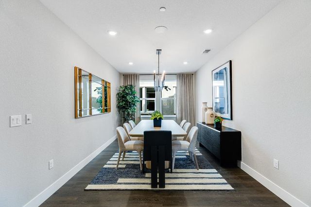 8085 Gwinn Cir, Elk Grove, CA 95757