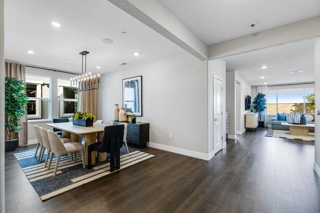 8085 Gwinn Cir, Elk Grove, CA 95757