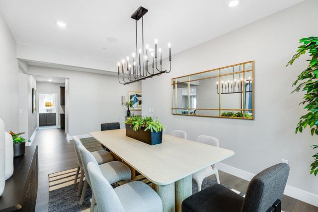 8085 Gwinn Cir, Elk Grove, CA 95757