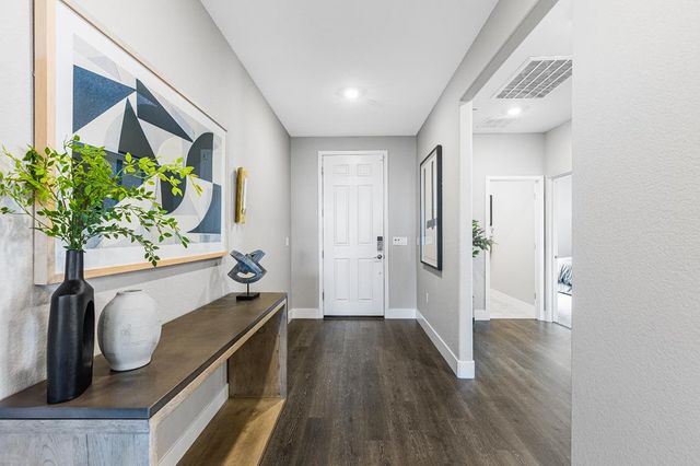 8085 Gwinn Cir, Elk Grove, CA 95757