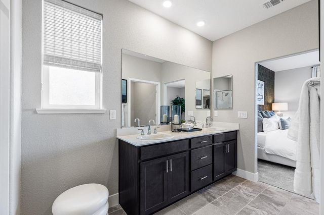 8085 Gwinn Cir, Elk Grove, CA 95757