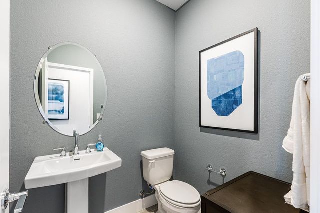 8085 Gwinn Cir, Elk Grove, CA 95757