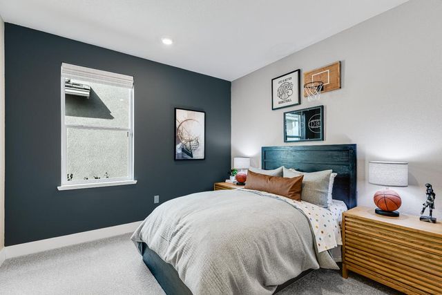 8085 Gwinn Cir, Elk Grove, CA 95757