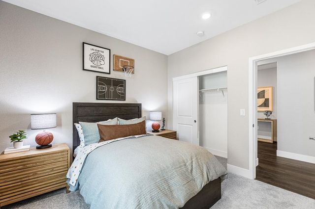 8085 Gwinn Cir, Elk Grove, CA 95757