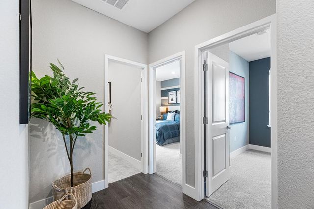 8085 Gwinn Cir, Elk Grove, CA 95757