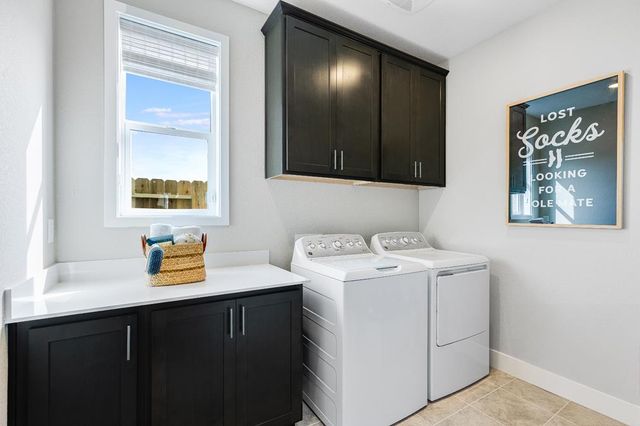 8085 Gwinn Cir, Elk Grove, CA 95757