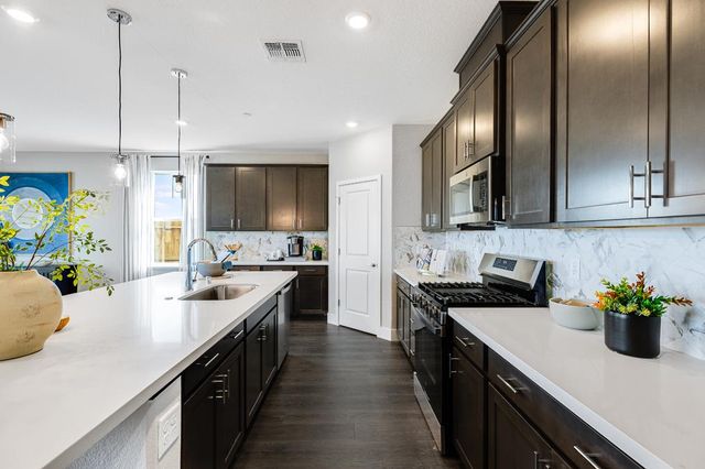 8085 Gwinn Cir, Elk Grove, CA 95757