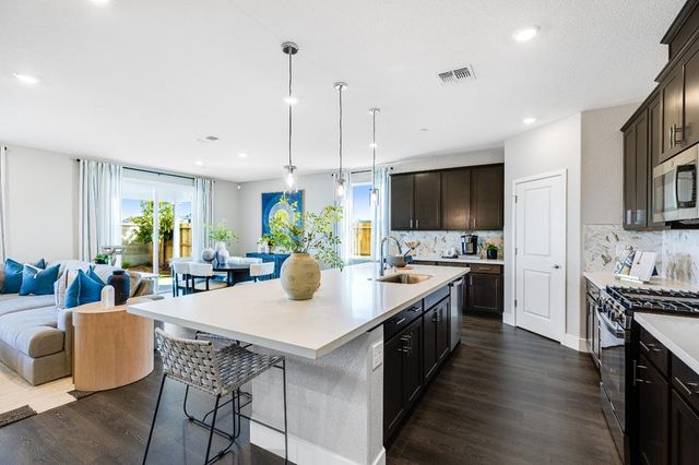 8085 Gwinn Cir, Elk Grove, CA 95757