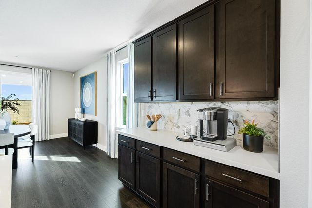 8085 Gwinn Cir, Elk Grove, CA 95757