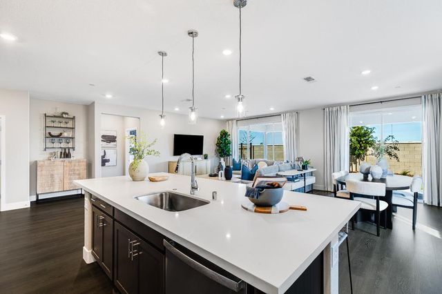 8085 Gwinn Cir, Elk Grove, CA 95757