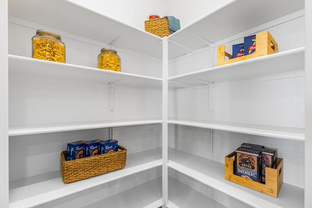 8085 Gwinn Cir, Elk Grove, CA 95757