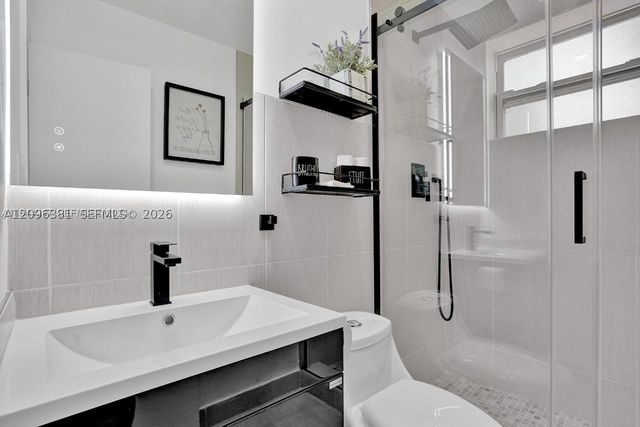 208 SE 4th St 1-2, Hallandale Beach, FL 33009