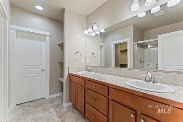 8 N Wooddale Ave., Eagle, ID 83616