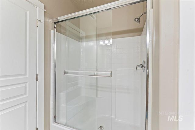 8 N Wooddale Ave., Eagle, ID 83616