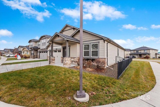 8 N Wooddale Ave., Eagle, ID 83616