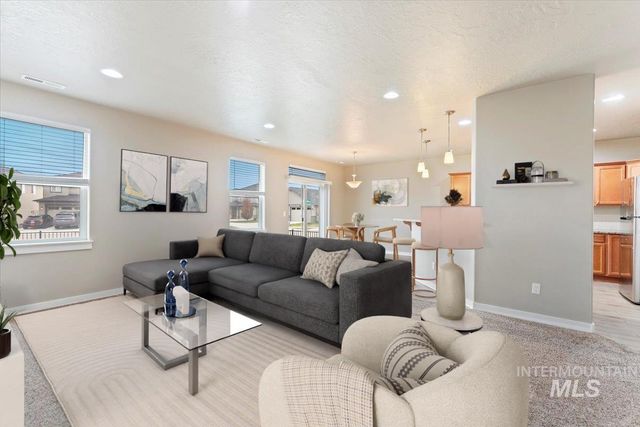 8 N Wooddale Ave., Eagle, ID 83616