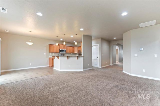 8 N Wooddale Ave., Eagle, ID 83616