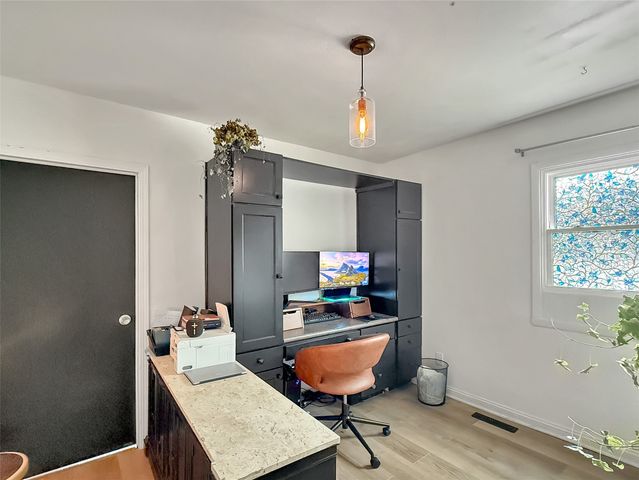 406 1st Street E, Altoona, IA 50009