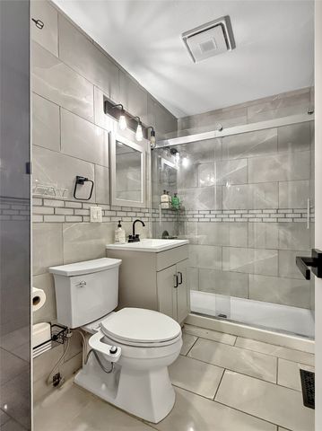 406 1st Street E, Altoona, IA 50009