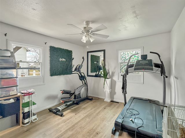 406 1st Street E, Altoona, IA 50009