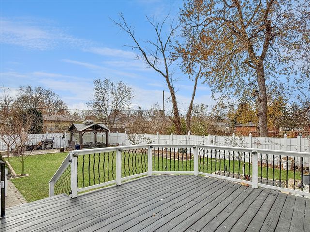 406 1st Street E, Altoona, IA 50009