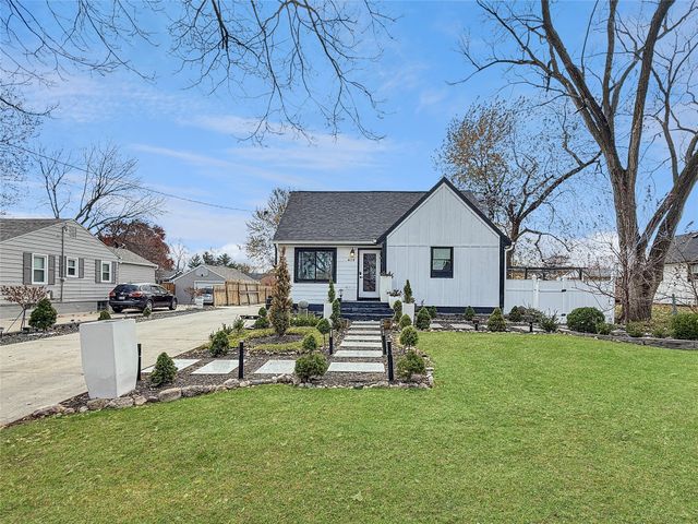 406 1st Street E, Altoona, IA 50009