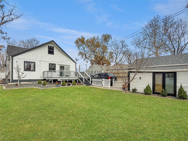 406 1st Street E, Altoona, IA 50009